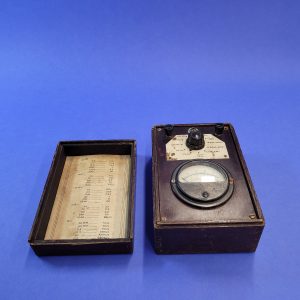 Vielfachmessgerät (analog, DDR-Zeit)