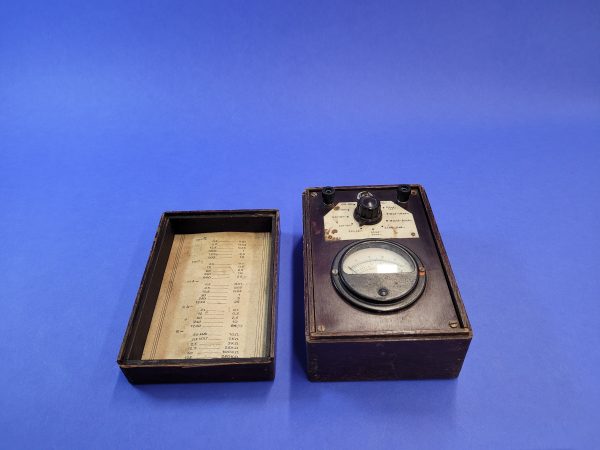 Vielfachmessgerät (analog, DDR-Zeit)