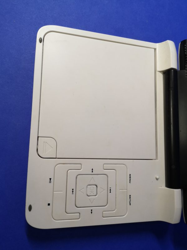 Akai ACVDS710 – Tragbarer 7"-DVD-Player für unterwegs – Bild 3