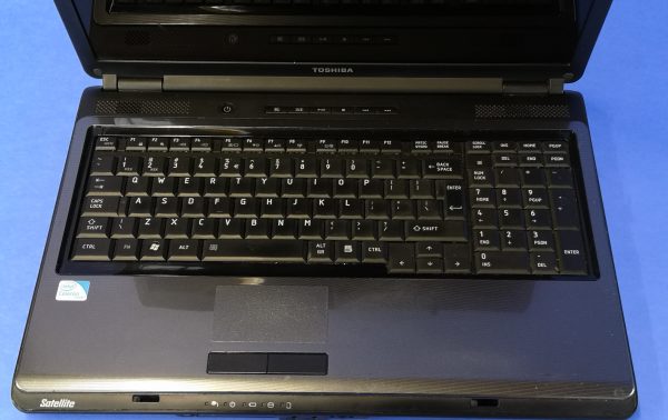 Toshiba Satellite L350-24L – 17,3" Allround-Notebook – Bild 3