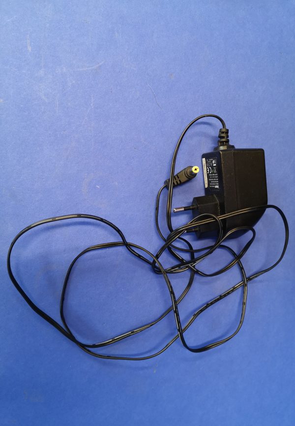 Xoro HSD7510 – Tragbarer DVD-Player mit integriertem DVB-T Empfänger – Bild 3