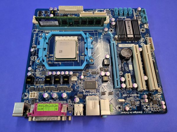 Gigabyte GA-M68MT-D3 Mainboard mit AMD Athlon II