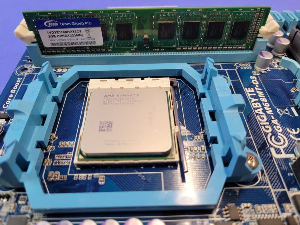 Gigabyte GA-M68MT-D3 Mainboard mit AMD Athlon II – Bild 2
