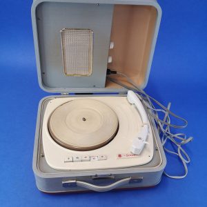 EA Sonni – tragbarer DDR-Kofferplattenspieler aus den 1960er Jahren