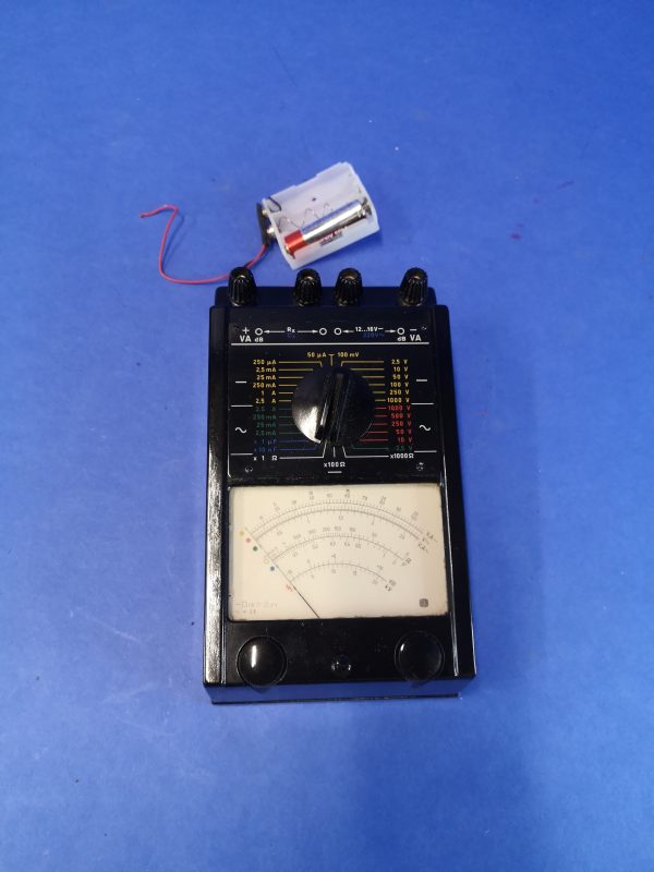 VEB Meßtechnik Mellenbach/Thür – Elektrischer Spannungsmesser aus DDR-Produktion