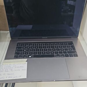 Apple MacBook Pro 15 Zoll (2019) – i7 2,6GHz, 16GB RAM, 250GB SSD, Radeon Pro 555X