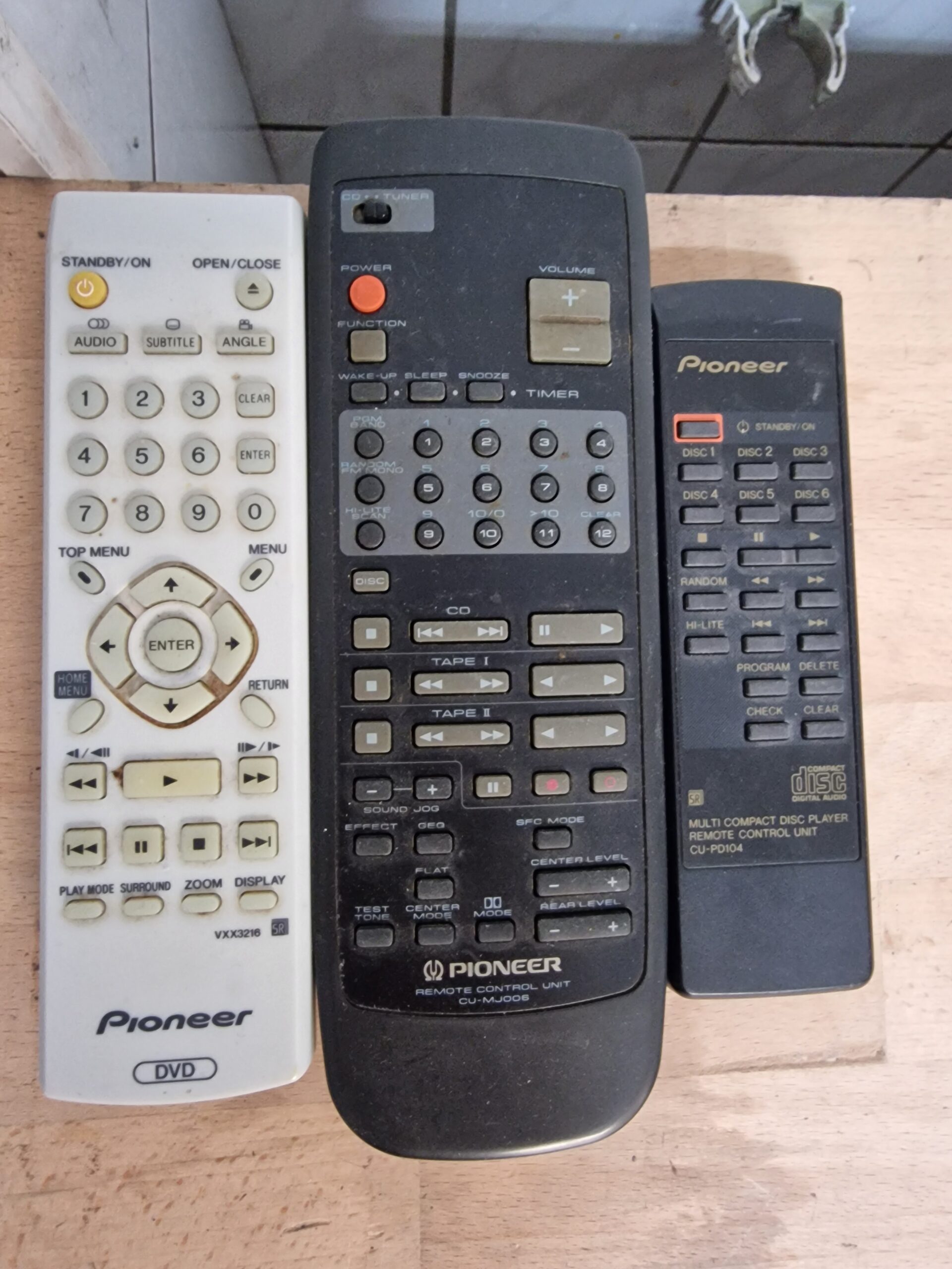 Fernbedienungen für TV, Receiver, DVD, HiFi & weitere Geräte – verschiedene Modelle – Bild 18